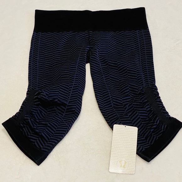 🎉HP🎉NWT Lululemon In The Flow Crop Blue Chevron - Picture 4 of 8